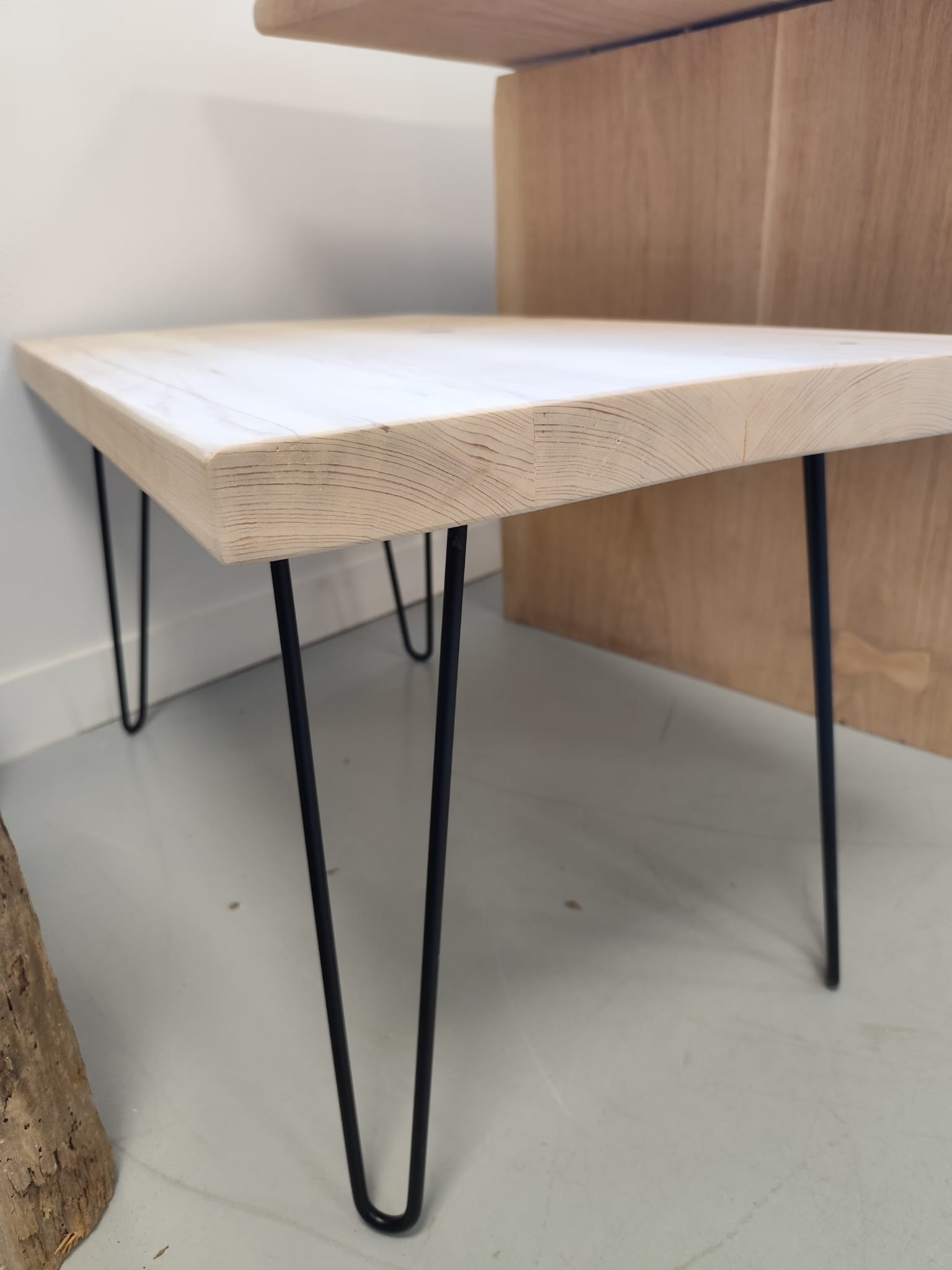 Table d’appoint Sylva en pin – Pieds LINEA triple épingle